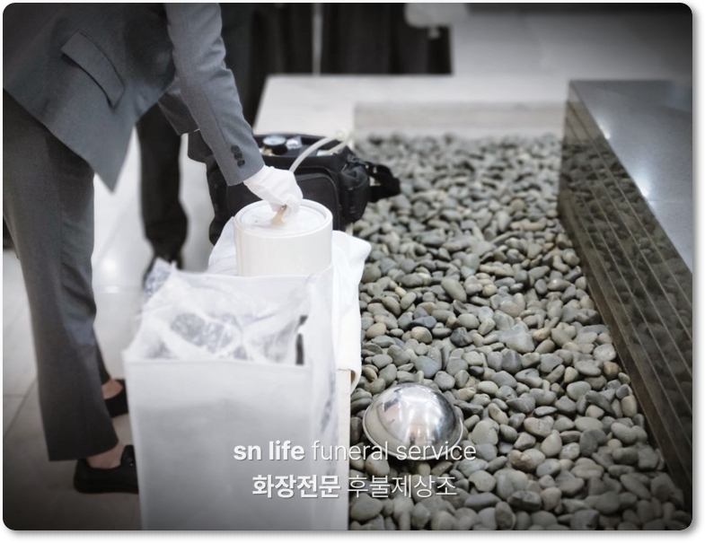 전통 장례와 현대 장례의 차이점을 분석합니다. 