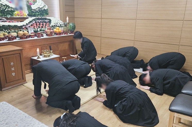 여름 장례식 복장 반팔착용 가능 여부와 예절까지
