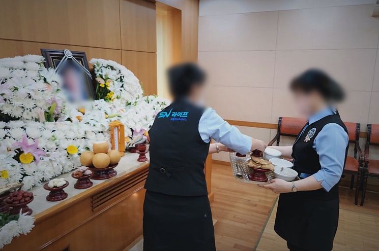 장례식장에 아기나 어린 자녀를 데려가야 하는 상황이라면 알아야 할 5가지