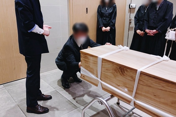장례의 다양한 형태, 무빈소부터 가족장, 자연장까지
