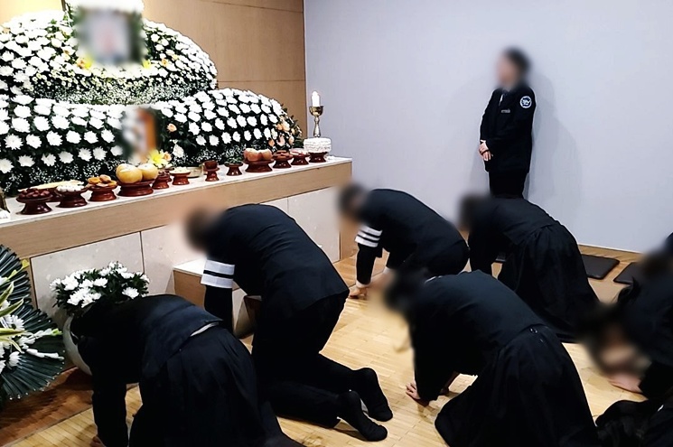 가족장의 최대 장점 규모와 조문인원에 신경쓰지 않아도 되는 편안한 장례, 선택 전 알아야 할 정보